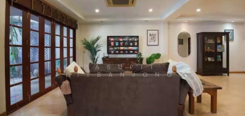 4-BR Townhouse, Bangkok, Khlong Tan Nua, Watthana, Bangkok, 4 Bedrooms, 440 sqm, Townhouse For Rent, by Pasupit Ditbanjong, 500300650 - DDproperty.com