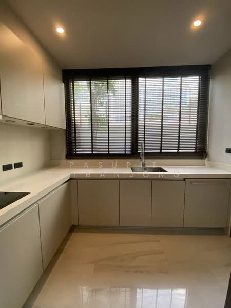 Quarter 39, Bangkok, 138  Soi Sukhumvit 39, Khlong Tan Nua, Watthana, Bangkok, 5 Bedrooms, 400 sqm, Townhouse For Rent, by Pasupit Ditbanjong, 500300753 - DDproperty.com