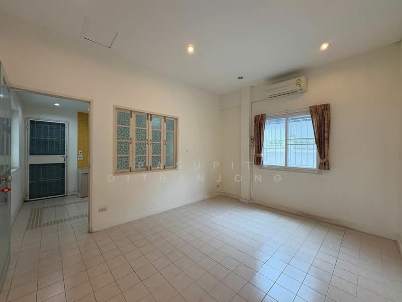 4-BR House, Bangkok, Bang Chak, Phra Khanong, Bangkok, 4 Bedrooms, 297 sqm, Single Detached House For Sale, by Pasupit Ditbanjong, 500300782 - DDproperty.com