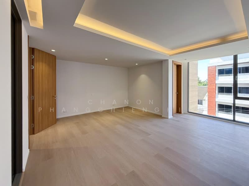Townhome / Home Office S. Preede 14, Bangkok, ปรีดีพนมยงค์ 14, Phra Kanong Nua, Watthana, Bangkok, 5 Bedrooms, 547 sqm, Townhouse For Sale, by Chanon Phangchienghien, 500300835 - DDproperty.com