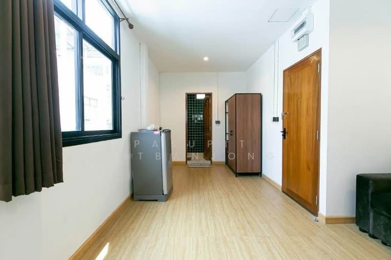4-BR Townhouse, Bangkok, Talat Noi, Samphanthawong, Bangkok, 4 Bedrooms, 220 sqm, Townhouse For Rent, by Pasupit Ditbanjong, 500300839 - DDproperty.com