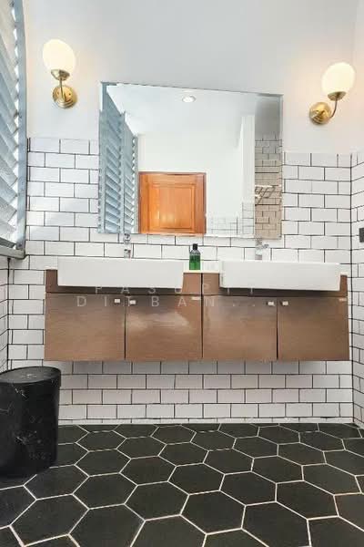 4-BR Townhouse, Bangkok, Talat Noi, Samphanthawong, Bangkok, 4 Bedrooms, 220 sqm, Townhouse For Rent, by Pasupit Ditbanjong, 500300839 - DDproperty.com