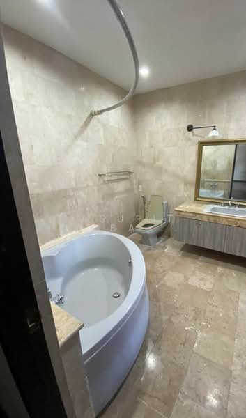 4-BR House, Bangkok, Bang Kapi, Huai Khwang, Bangkok, 4 Bedrooms, 270 sqm, Single Detached House For Rent, by Pasupit Ditbanjong, 500300849 - DDproperty.com