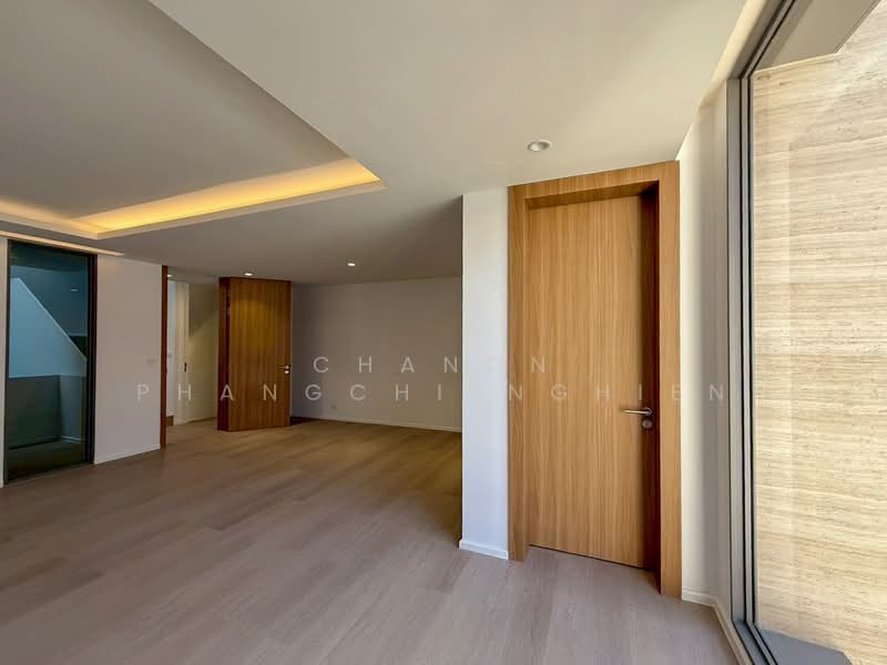 Townhome / Home Office S. Pridi Banomyong 14, Bangkok, Phra Kanong Nua, Watthana, Bangkok, 5 Bedrooms, 547 sqm, Townhouse For Rent, by Chanon Phangchienghien, 500300853 - DDproperty.com