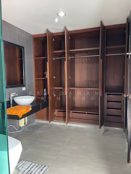4-BR House, Chon Buri (Pattaya), Poong, Bang Lamung (Pattaya), Chon Buri (Pattaya), 4 Bedrooms, 325 sqm, Single Detached House For Rent, by Preedawan Bathtong, 500300992 - DDproperty.com
