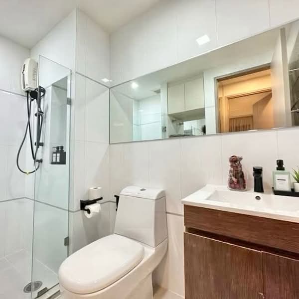 Thru Thonglor, Bangkok, Petchaburi Road, Bang Kapi, Huai Khwang, Bangkok, 1 Bedroom, 36 sqm, Condo For Rent, by Kawinthip Wisesdenchai, 500301069 - DDproperty.com