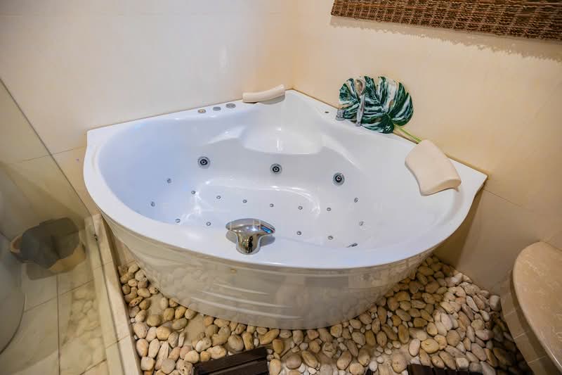 4-BR House, Chon Buri (Pattaya), Nong Pru, Bang Lamung (Pattaya), Chon Buri (Pattaya), 4 Bedrooms, 500 sqm, Single Detached House For Rent, by Patchara Srisak, 500301072 - DDproperty.com