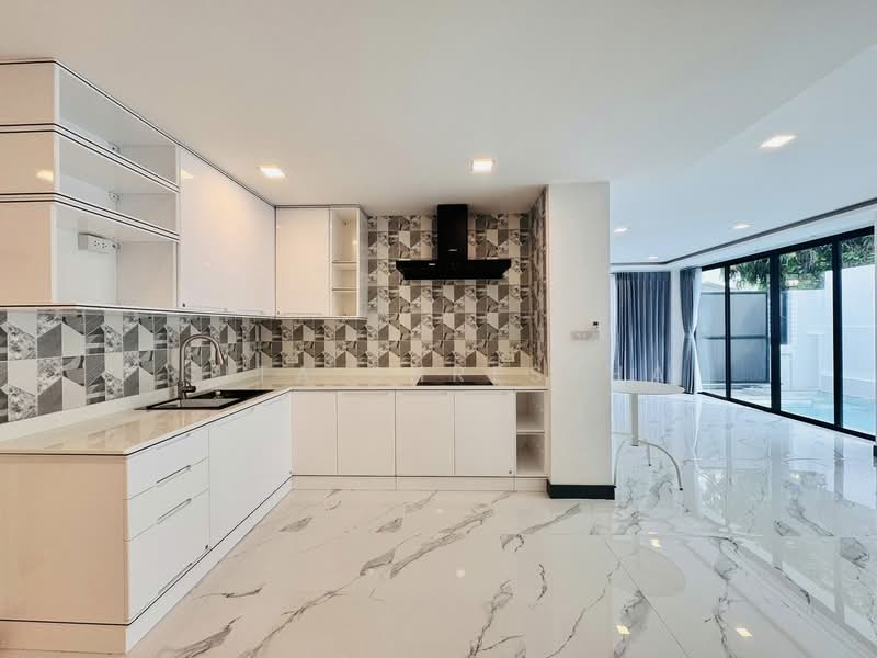 undefined, Chon Buri (Pattaya), Nong Pru, Bang Lamung (Pattaya), Chon Buri (Pattaya), 5 Bedrooms, 200 sqm, Villa For Sale, by Sita Shrestha, 500301130 - DDproperty.com
