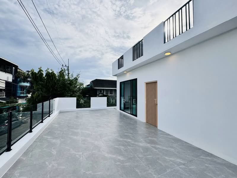 undefined, Chon Buri (Pattaya), Nong Pru, Bang Lamung (Pattaya), Chon Buri (Pattaya), 5 Bedrooms, 200 sqm, Villa For Sale, by Sita Shrestha, 500301130 - DDproperty.com