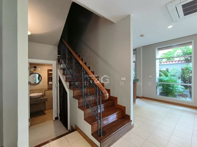3-bedroom house for rent, in prime area near Benjakitti Park., Bangkok, Khlong Toei, Khlong Toei, Bangkok, 3 Bedrooms, 260 sqm, Single Detached House For Rent, by Bulakorn Heng, 500301749 - DDproperty.com