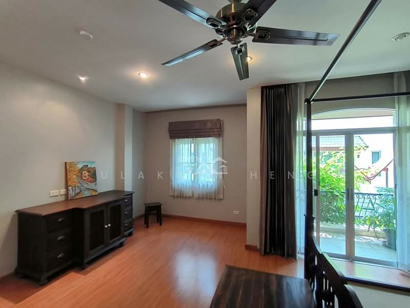 3-bedroom house for rent, in prime area near Benjakitti Park., Bangkok, Khlong Toei, Khlong Toei, Bangkok, 3 Bedrooms, 260 sqm, Single Detached House For Rent, by Bulakorn Heng, 500301749 - DDproperty.com