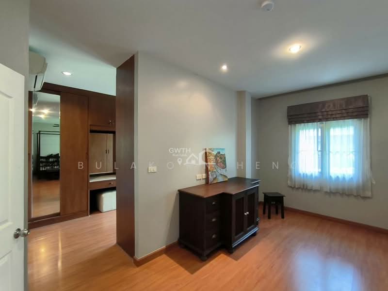 3-bedroom house for rent, in prime area near Benjakitti Park., Bangkok, Khlong Toei, Khlong Toei, Bangkok, 3 Bedrooms, 260 sqm, Single Detached House For Rent, by Bulakorn Heng, 500301749 - DDproperty.com