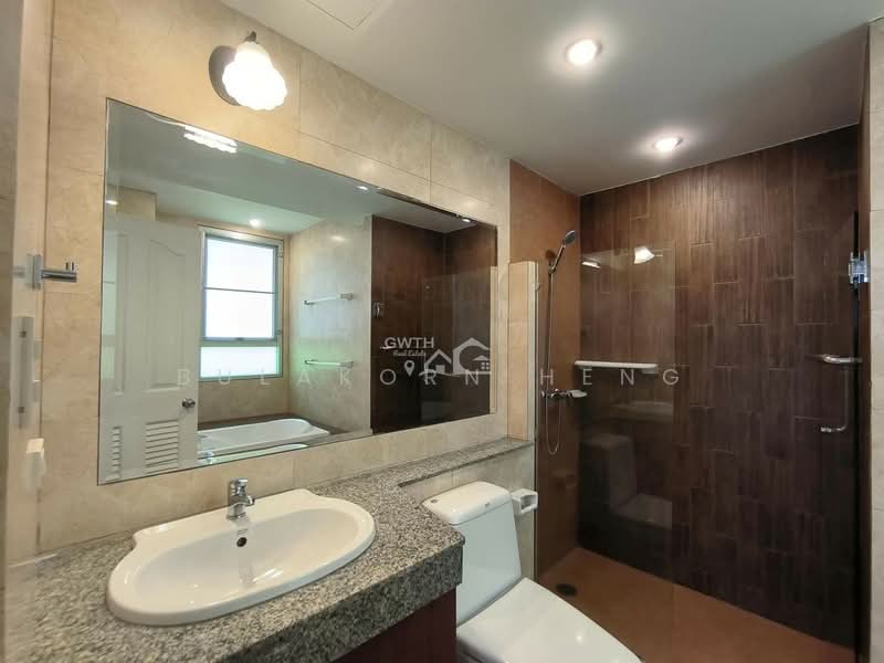 3-bedroom house for rent, in prime area near Benjakitti Park., Bangkok, Khlong Toei, Khlong Toei, Bangkok, 3 Bedrooms, 260 sqm, Single Detached House For Rent, by Bulakorn Heng, 500301749 - DDproperty.com