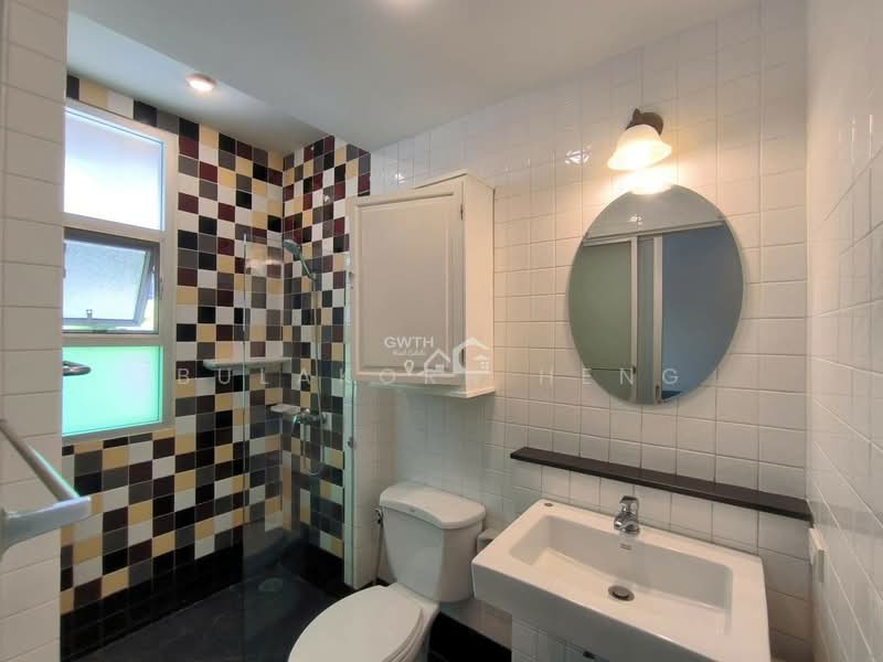 3-bedroom house for rent, in prime area near Benjakitti Park., Bangkok, Khlong Toei, Khlong Toei, Bangkok, 3 Bedrooms, 260 sqm, Single Detached House For Rent, by Bulakorn Heng, 500301749 - DDproperty.com
