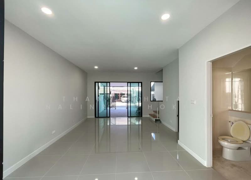 Baan Klang Muang Nawamin 42, Bangkok, Soi Nawamin 42, Nawamin Road, Khlong Kum, Bueng Kum, Bangkok, 3 Bedrooms, 148 sqm, Townhouse For Sale, by Thanyathita Nalinratphokin, 500301772 - DDproperty.com