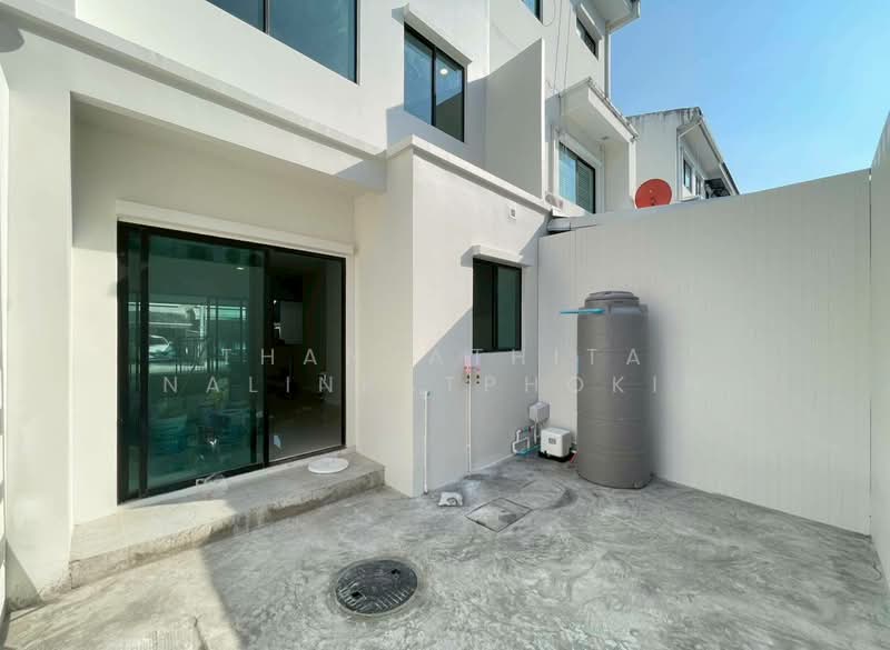 Baan Klang Muang Nawamin 42, Bangkok, Soi Nawamin 42, Nawamin Road, Khlong Kum, Bueng Kum, Bangkok, 3 Bedrooms, 148 sqm, Townhouse For Sale, by Thanyathita Nalinratphokin, 500301772 - DDproperty.com
