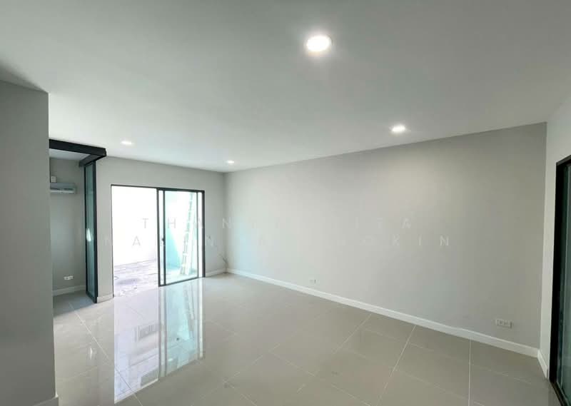 Baan Klang Muang Nawamin 42, Bangkok, Soi Nawamin 42, Nawamin Road, Khlong Kum, Bueng Kum, Bangkok, 3 Bedrooms, 148 sqm, Townhouse For Sale, by Thanyathita Nalinratphokin, 500301772 - DDproperty.com