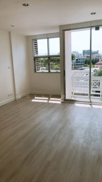 3.5-story home office for rent in Town in Town, near Ekkamai Expressway (SPSAD3974), Bangkok, Phlapphla, Wang Thonglang, Bangkok, 4 Bedrooms, 200 sqm, Townhouse For Rent, by Agent Pla, 500301882 - DDproperty.com