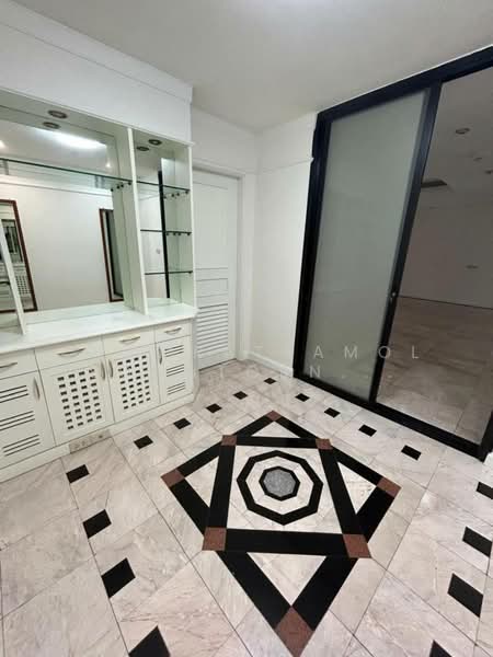 President Park Sukhumvit 24, Bangkok, 99 Sukhumvit 24 Alley, Khlongtoei Nua, Watthana, Bangkok, 3 Bedrooms, 260 sqm, Condo For Sale, by Chomratkamol Soontorntarawong (Gor), 500302004 - DDproperty.com