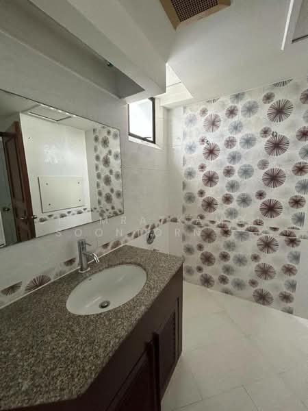 President Park Sukhumvit 24, Bangkok, 99 Sukhumvit 24 Alley, Khlongtoei Nua, Watthana, Bangkok, 3 Bedrooms, 260 sqm, Condo For Sale, by Chomratkamol Soontorntarawong (Gor), 500302004 - DDproperty.com