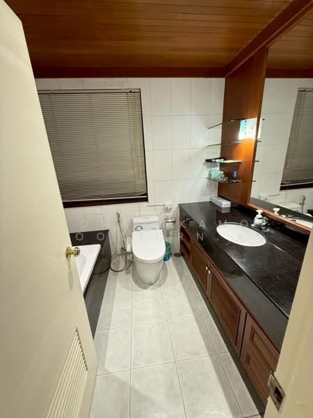 Moon Tower, Bangkok, Soi Sukhumvit 59, Khlong Tan Nua, Watthana, Bangkok, 3 Bedrooms, 371 sqm, Condo For Sale, by Chomratkamol Soontorntarawong (Gor), 500302018 - DDproperty.com