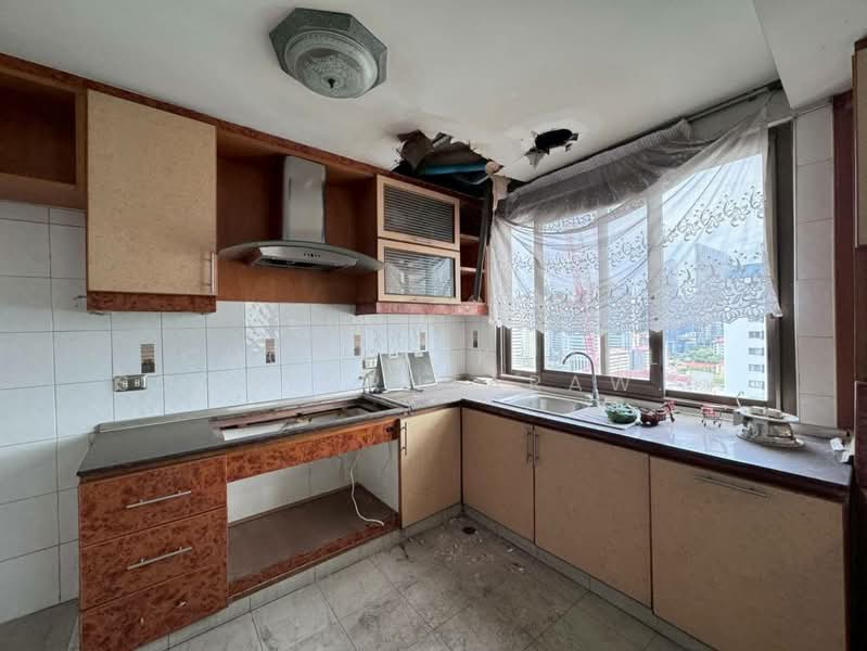 Prestige Towers, Bangkok, 168 Soi Sukhumvit 23, Khlongtoei Nua, Watthana, Bangkok, 4 Bedrooms, 425 sqm, Condo For Sale, by Chomratkamol Soontorntarawong (Gor), 500302021 - DDproperty.com