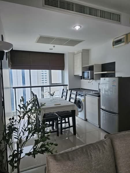 Life Ratchadapisek, Bangkok, 279 Ratchadapisaek Road, Huai Khwang, Bangkok, 2 Bedrooms, 65 sqm, Condo For Rent, by Chomratkamol Soontorntarawong (Gor), 500302273 - DDproperty.com