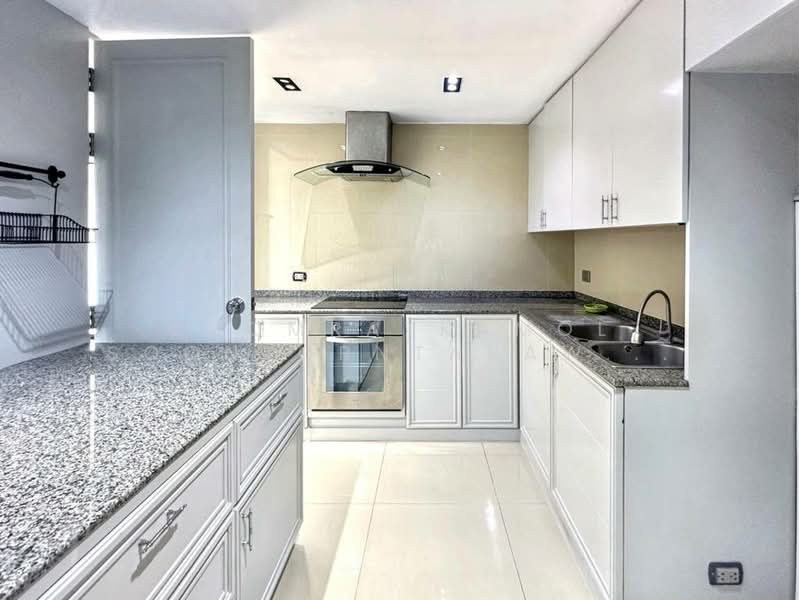 Yen Akard Garden, Bangkok, Soi Yen Akard 3, Nang Linchi Road, Chong Nonsi, Yan Nawa, Bangkok, 2 Bedrooms, 120 sqm, Condo For Sale, by Chomratkamol Soontorntarawong (Gor), 500302381 - DDproperty.com