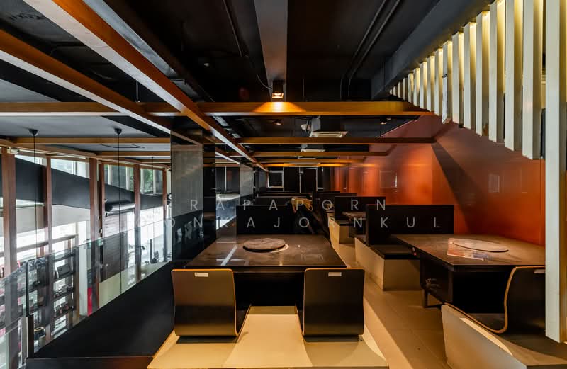 Rare Shophouse on Ekkamai Main Road | Prime Commercial Location, Bangkok, Khlongtoei Nua, Watthana, Bangkok, , 236 sqm, Shophouse For Rent, by Prapaporn Boonkajonkul, 500302401 - DDproperty.com