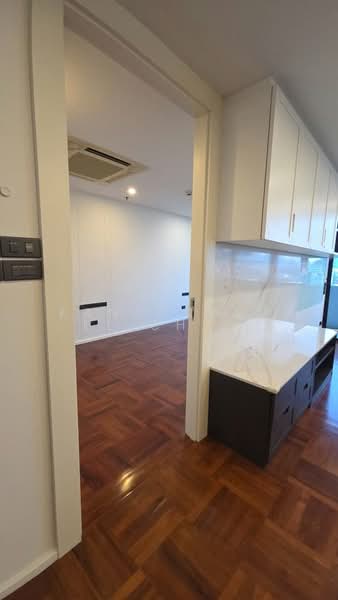 The Royal Navin Tower, Bangkok, Chuea Phloeng Road, Chong Nonsi, Yan Nawa, Bangkok, 1 Bedroom, 90 sqm, Condo For Sale, by Kanthayavee Chaicharoenseree, 500302533 - DDproperty.com