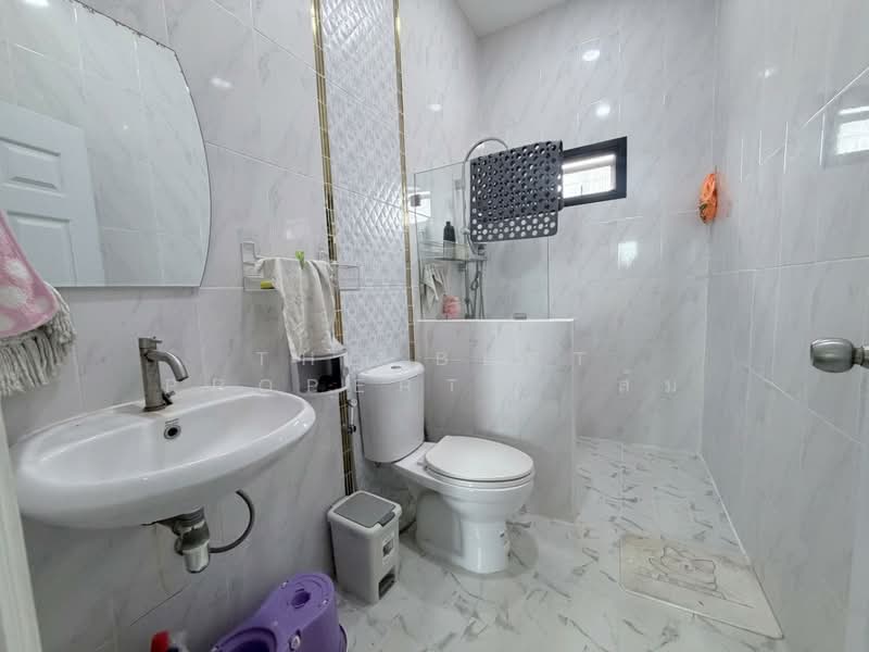 หมู่บ้านเดอะเฟิร์ส ตาก้อง (The First TAKONG), Nakhon Pathom, Ta Kong, Muang Nakhon Pathom, Nakhon Pathom, 3 Bedrooms, 180 sqm, Single Detached House For Sale, by The Best Property  ส้ม, 500302625 - DDproperty.com