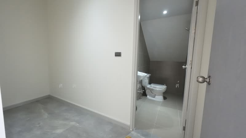 Feel Town Lat Phrao 101, Bangkok, ลาดพร้าว, Khlong Chaokhun Sing, Wang Thonglang, Bangkok, 4 Bedrooms, 270 sqm, Single Detached House For Sale, by ธนณัฎฐ์ ศตายุสกุลวงศ์, 500302811 - DDproperty.com