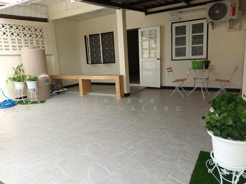 ทาวน์เฮ้าส์ รีโนเวท สวย คุ้ม พร้อมอยู่ นวมินทร์ 74, Bangkok, นวมินทร์, Khan Na Yao, Bangkok, 2 Bedrooms, 64 sqm, Townhouse For Sale, by Jintara Chaochalard, 500302921 - DDproperty.com