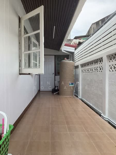 ทาวน์เฮ้าส์ 37 ตร.วา สไตล์บ้านแฝด รีโนเวท พร้อมอยู่ นวมินทร์ 74, กรุงเทพ, นวมินทร์, คันนายาว, กรุงเทพ, 148 ตร.ม., บ้านแฝด ขาย, โดย Jintara Chaochalard, 500302941 - DDproperty.com