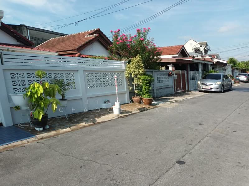 ทาวน์เฮ้าส์ 37 ตร.วา สไตล์บ้านแฝด รีโนเวท พร้อมอยู่ นวมินทร์ 74, Bangkok, นวมินทร์, Khan Na Yao, Bangkok, 3 Bedrooms, 148 sqm, Semi-Detached House (Twin House) For Sale, by Jintara Chaochalard, 500302941 - DDproperty.com