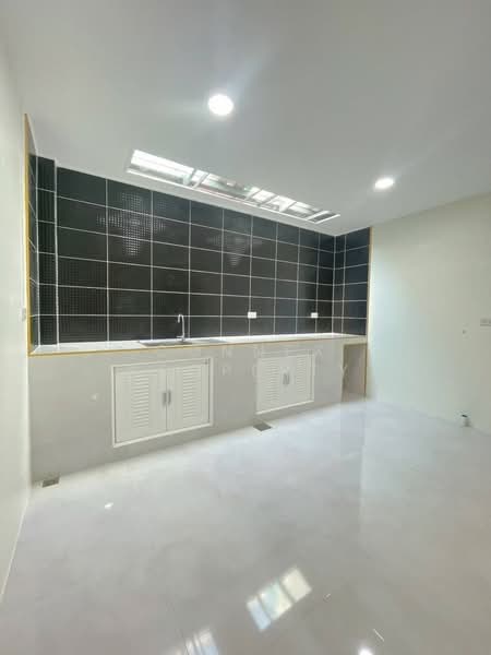 Prempree Rangsit-Nakhon Nayok, Pathum Thani, Prachathipat, Thanyaburi, Pathum Thani, 3 Bedrooms, 110 sqm, Townhouse For Sale, by Connex Property, 500302947 - DDproperty.com