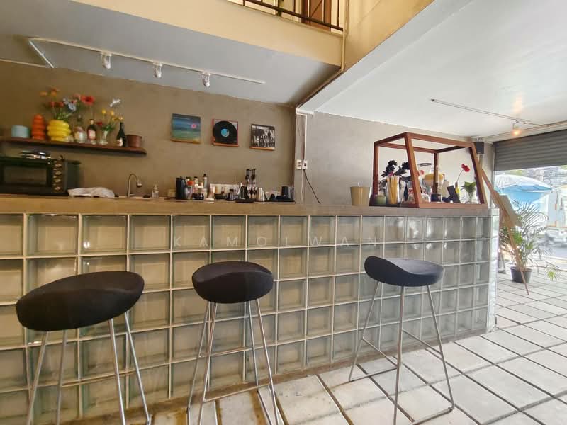 Building , next to Lat Phrao Road 80/1-80/2, good location, 5-story building, near BTS station., Bangkok, ลาดพร้าว, Wang Thonglang, Wang Thonglang, Bangkok, , 250 sqm, Shophouse For Sale, by Kamolwan, 500303044 - DDproperty.com