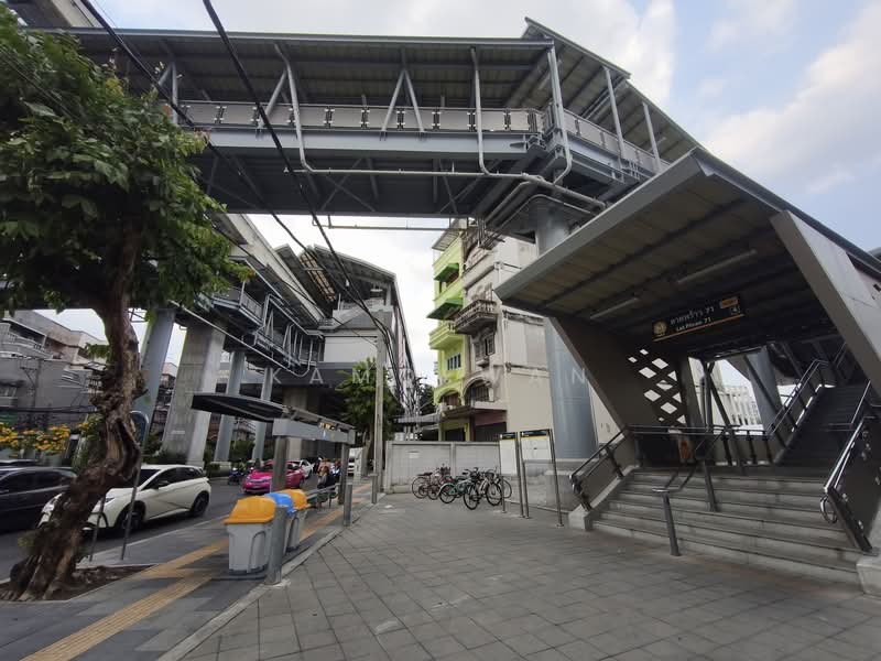 KTR: ขายอาคารติดถนนลาดพร้าว 80/1-80/2 ทำเลดี 5 ชั้น ใกล้รถไฟฟ้า สถานีลาดพร้าว 71 เพียง 2 นาที, กรุงเทพ, ลาดพร้าว, วังทองหลาง, กรุงเทพ, 250 ตร.ม., ตึกแถว-อาคารพาณิชย์ ขาย, โดย Kamolwan, 500303044 - DDproperty.com