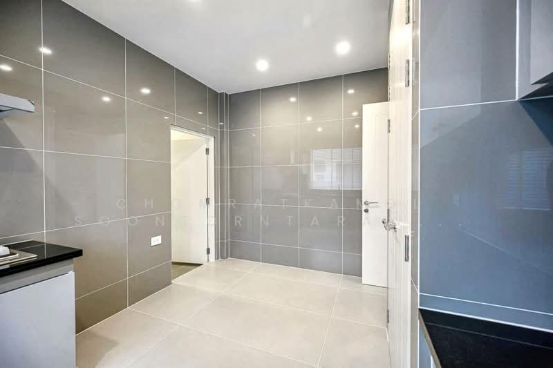 Narasiri Krungthep Kreetha, Bangkok, 69 Soi Pracha Ruamjai, Hua Mak, Bang Kapi, Bangkok, 4 Bedrooms, 495 sqm, Single Detached House For Rent, by Chomratkamol Soontorntarawong (Gor), 500303196 - DDproperty.com