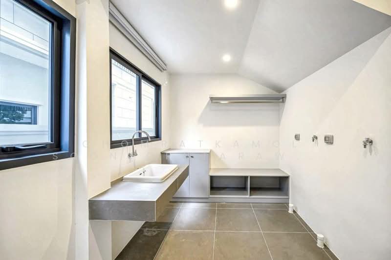 Narasiri Krungthep Kreetha, Bangkok, 69 Soi Pracha Ruamjai, Hua Mak, Bang Kapi, Bangkok, 4 Bedrooms, 495 sqm, Single Detached House For Rent, by Chomratkamol Soontorntarawong (Gor), 500303196 - DDproperty.com