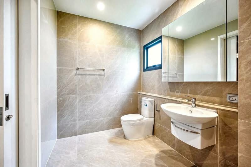 Narasiri Krungthep Kreetha, Bangkok, 69 Soi Pracha Ruamjai, Hua Mak, Bang Kapi, Bangkok, 4 Bedrooms, 495 sqm, Single Detached House For Rent, by Chomratkamol Soontorntarawong (Gor), 500303196 - DDproperty.com