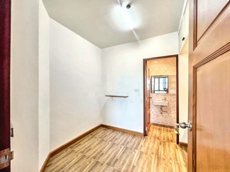 Ruamsuk Condominium, Bangkok, 12 Soi Athakravi, Khong Tan, Khlong Toei, Bangkok, 3 Bedrooms, 330 sqm, Condo For Rent, by Chomratkamol Soontorntarawong (Gor), 500303210 - DDproperty.com