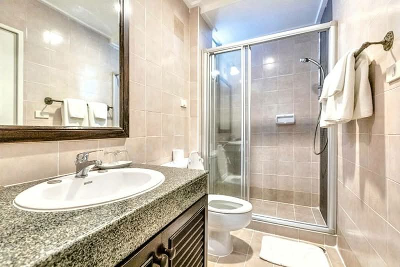 Krystal Court, Bangkok, 23 Soi Sukhumvit 7, Khlongtoei Nua, Watthana, Bangkok, 2 Bedrooms, 166 sqm, Apartment For Rent, by Chomratkamol Soontorntarawong (Gor), 500303215 - DDproperty.com