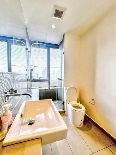 The Lofts Ekkamai, Bangkok, 1415 Sukhumvit Road, Phra Kanong Nua, Watthana, Bangkok, 2 Bedrooms, 70 sqm, Condo For Sale, by Chomratkamol Soontorntarawong (Gor), 500303259 - DDproperty.com