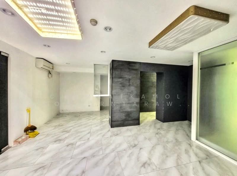 Srivara Mansion 2, Bangkok, Din Daeng, Bangkok, 9 Bedrooms, 176 sqm, Condo For Sale, by Chomratkamol Soontorntarawong (Gor), 500303303 - DDproperty.com