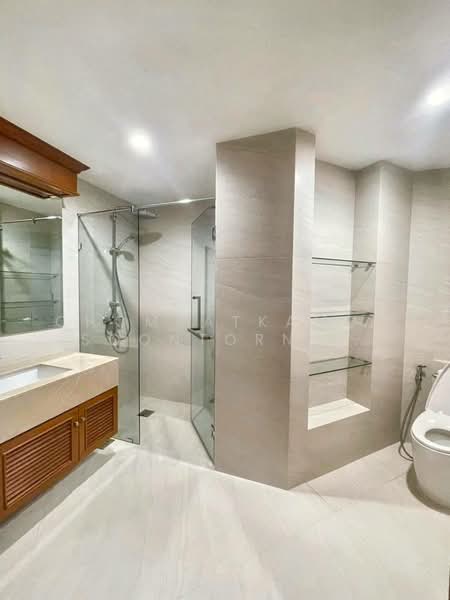 Ruamsuk Condominium, Bangkok, 12 Soi Athakravi, Khong Tan, Khlong Toei, Bangkok, 3 Bedrooms, 320 sqm, Condo For Rent, by Chomratkamol Soontorntarawong (Gor), 500303417 - DDproperty.com