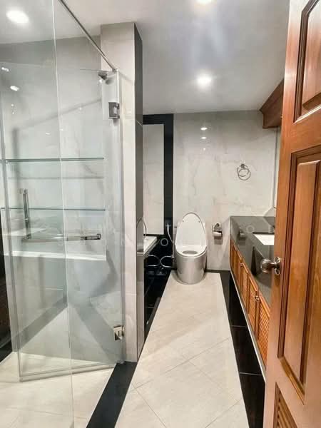 Ruamsuk Condominium, Bangkok, 12 Soi Athakravi, Khong Tan, Khlong Toei, Bangkok, 3 Bedrooms, 320 sqm, Condo For Rent, by Chomratkamol Soontorntarawong (Gor), 500303417 - DDproperty.com