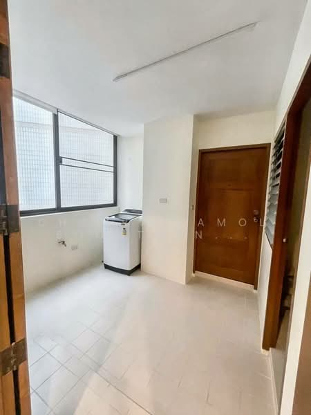 Ruamsuk Condominium : ร่วมสุข คอนโดมิเนียม, กรุงเทพ, 12 ซอยอรรถวี, คลองตัน, คลองเตย, กรุงเทพ, 320 ตร.ม., คอนโด ให้เช่า, โดย Chomratkamol Soontorntarawong (Gor), 500303417 - DDproperty.com