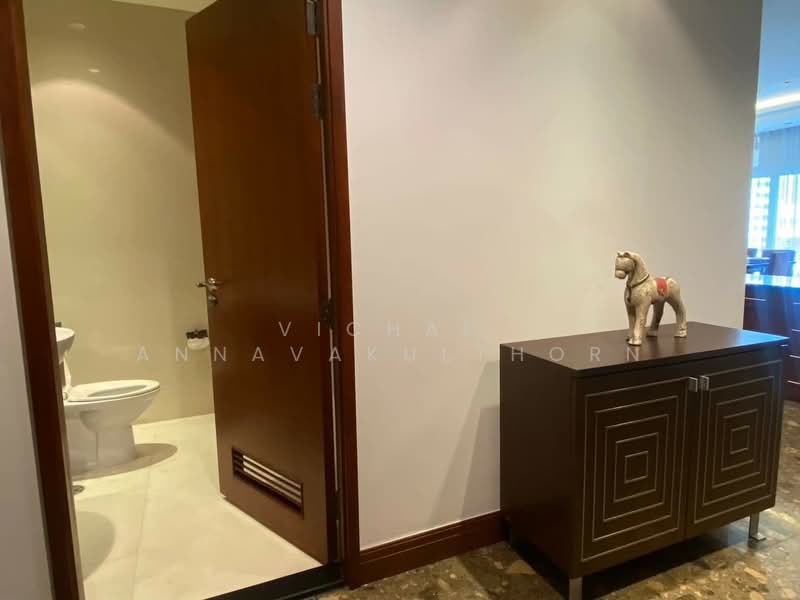 Royal Residence Park, Bangkok, 99 Royal Resident Park Lumphini, Lumphini, Pathum Wan, Bangkok, 3 Bedrooms, 220 sqm, Apartment For Rent, by Vichai  Annavakulthorn, 500303532 - DDproperty.com