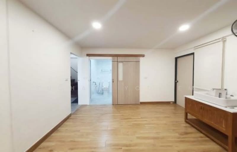4-BR House, Bangkok, Lat Phrao, Bangkok, 4 Bedrooms, 500 sqm, Single Detached House For Sale, by Suchada Yodyiem, 500303638 - DDproperty.com